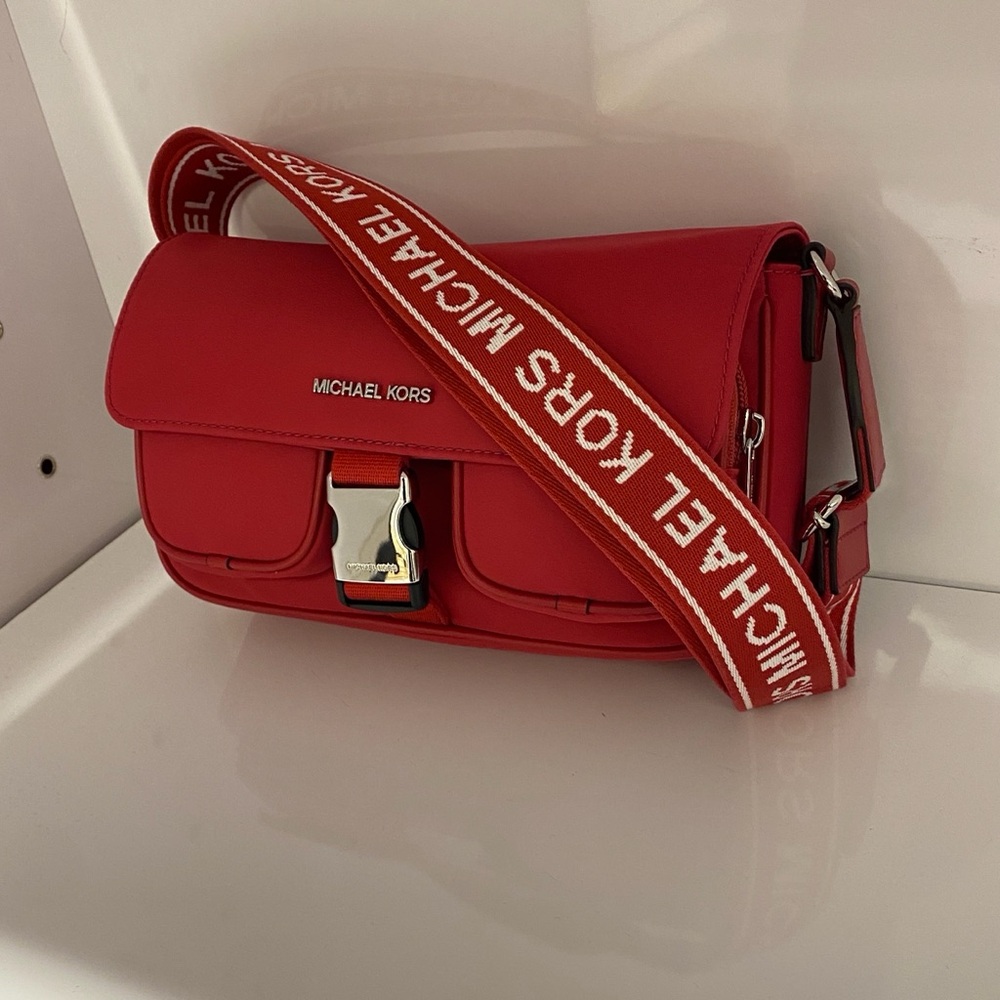 Mother’s Day Deals 🔥✨ Michael Kors Bold Red Crossbody Bag✨✨